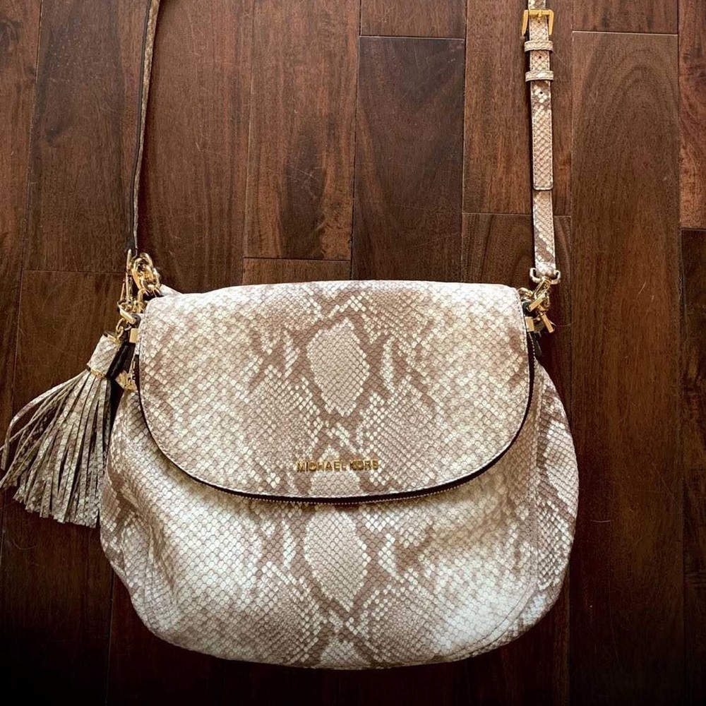 Michael kors crossbody bag